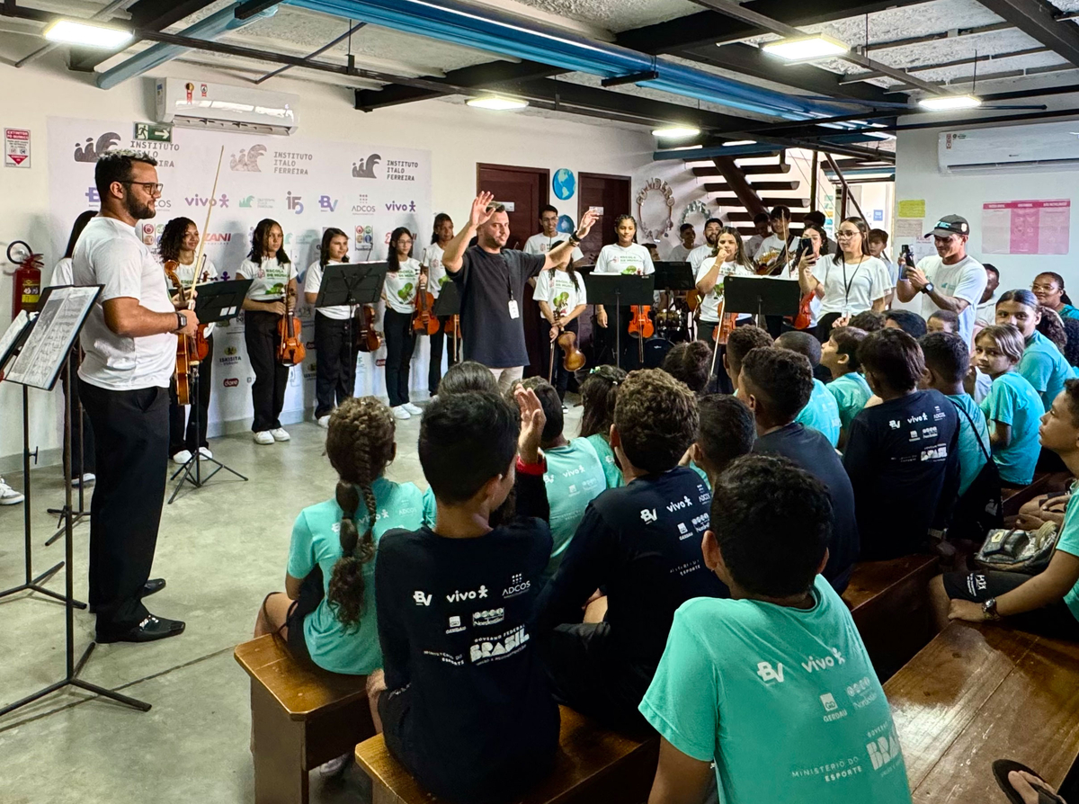 Orquestra Jovem faz concerto especial para alunos do Instituto