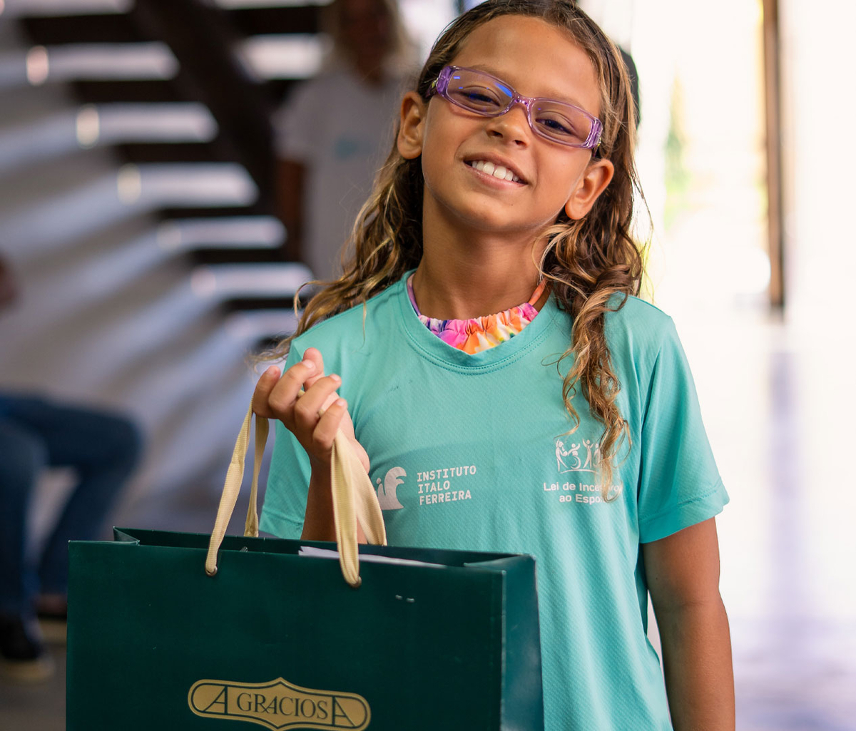 Alunos do Instituto e moradores de Baía Formosa ganham óculos de grau