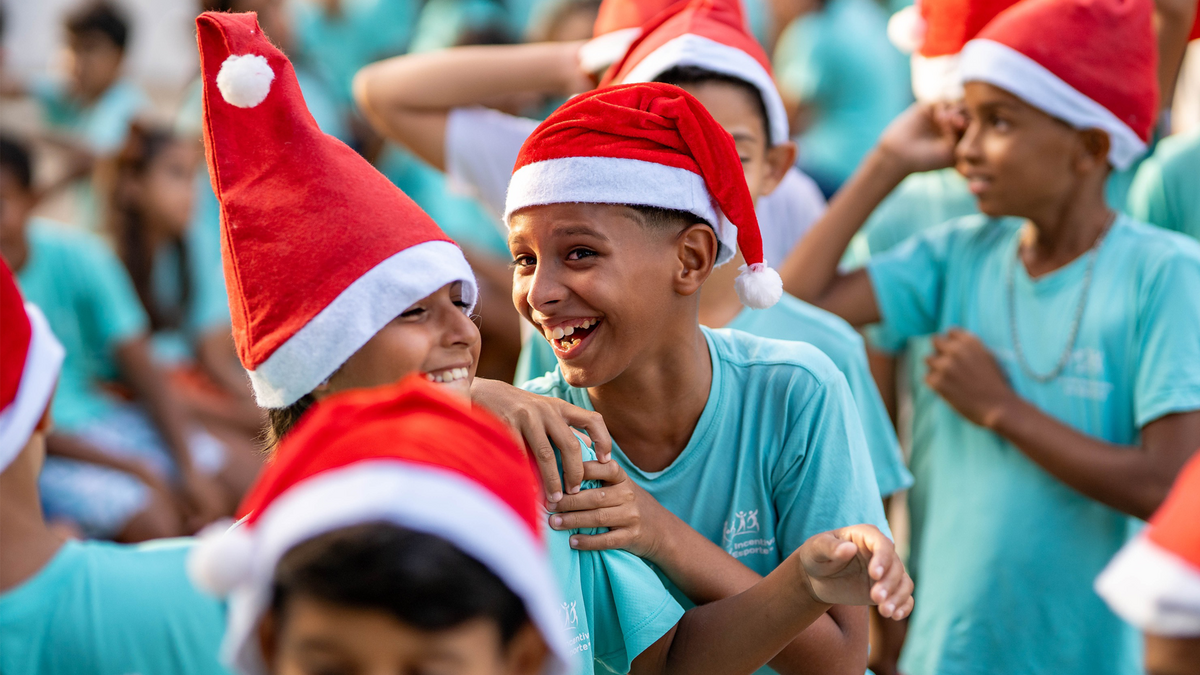 Instituto Italo Ferreira realiza celebração de Natal para crianças de Baía Formosa