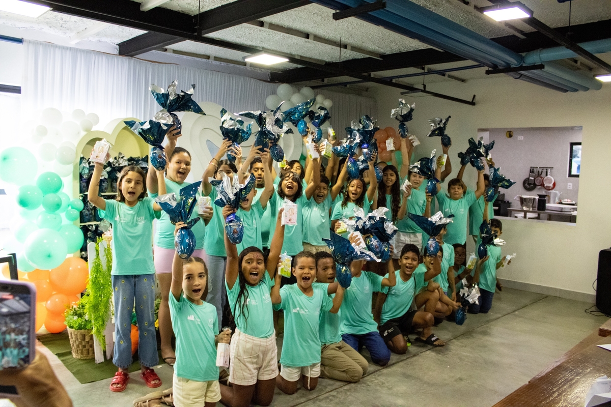 Instituto Italo Ferreira celebra a Páscoa com entrega de 168 ovos de chocolate para crianças de Baía Formosa