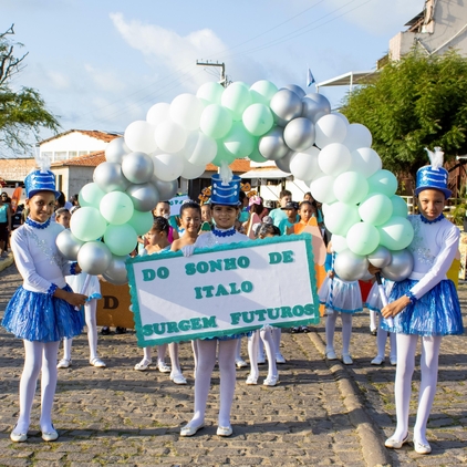 Alunos do Instituto Italo Ferreira celebram o 7 de Setembro com desfile cívico em Baía Formosa