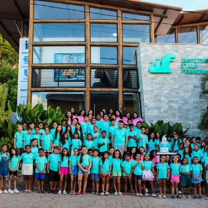 Instituto Italo Ferreira completa quatro anos impactando mais de 170 crianças em Baía Formosa, RN