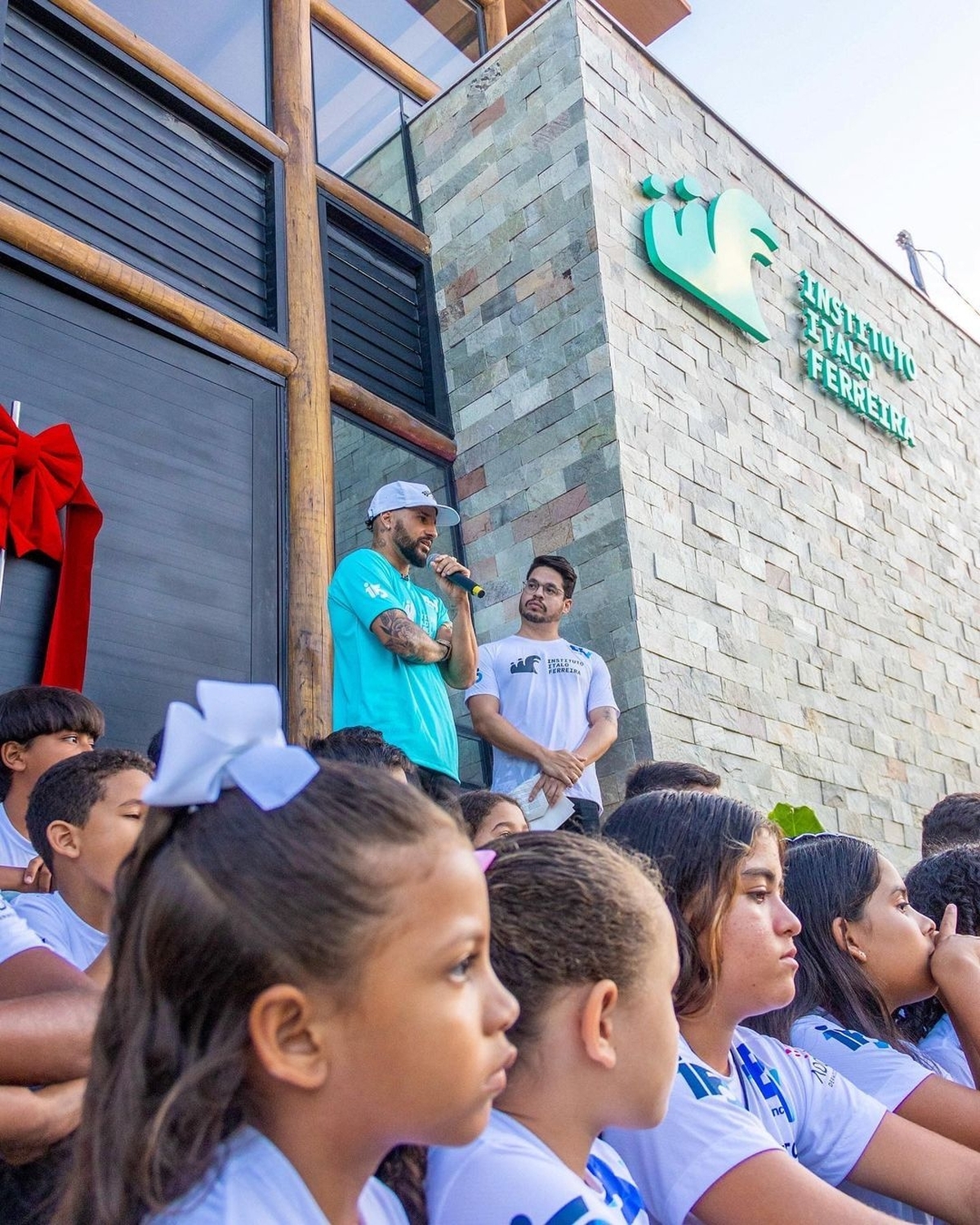 Instituto Italo Ferreira: projeto social do Campeão Mundial e Olímpico de Surfe atende 93 crianças em Baía Formosa
