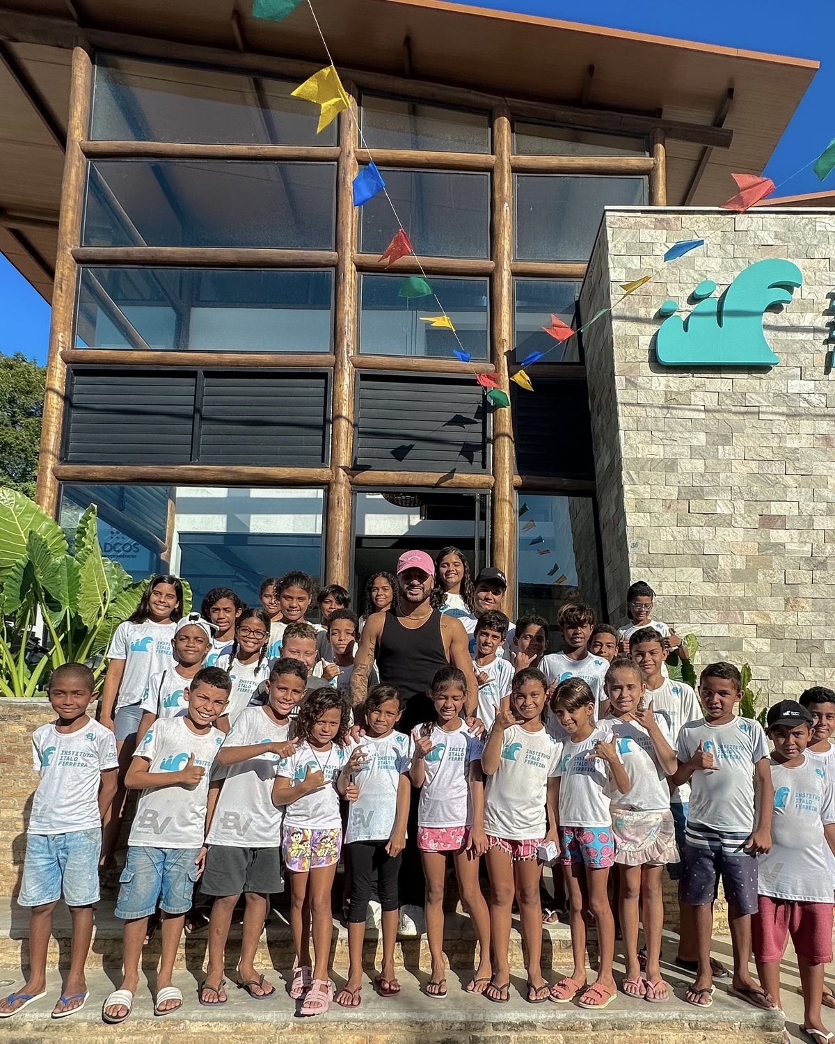 Instituto Italo Ferreira: projeto social do Campeão Mundial e Olímpico de Surfe completa 1 ano