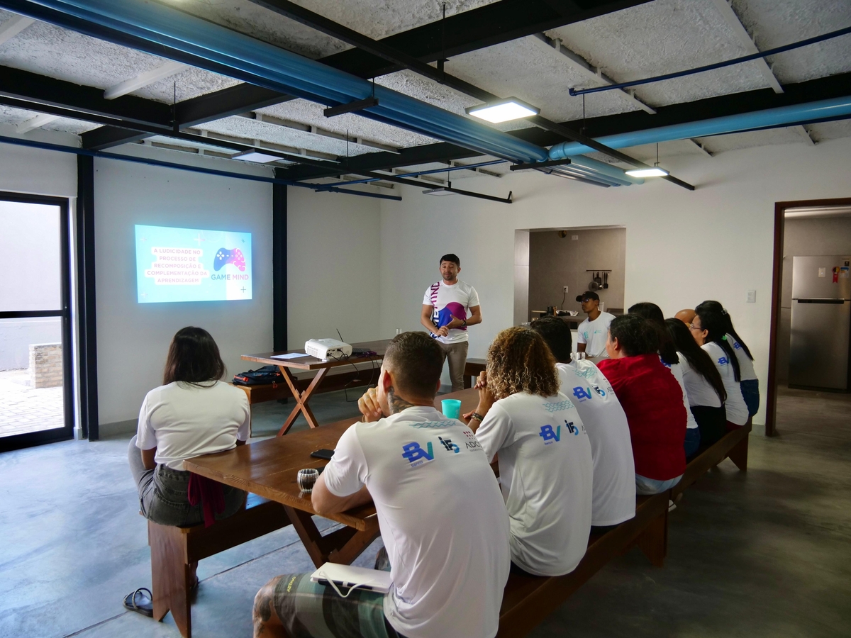 Professores passam por capacitação antes do início do ano letivo