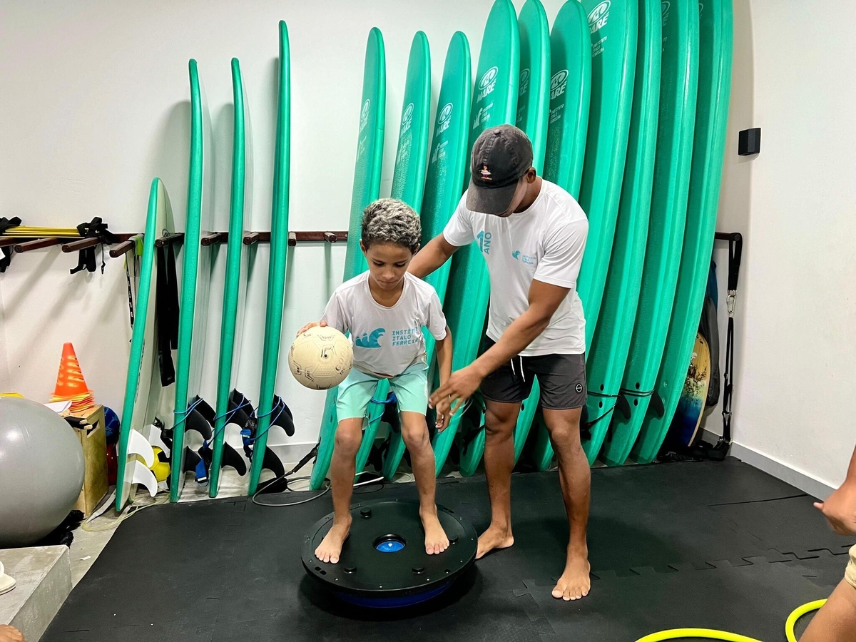 Nossas atividades vão além do que desenvolvemos na praia em meio às ondas.